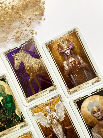 Child of the Moon Tarot Deck: 78 Gold & White Cards with Guidebook