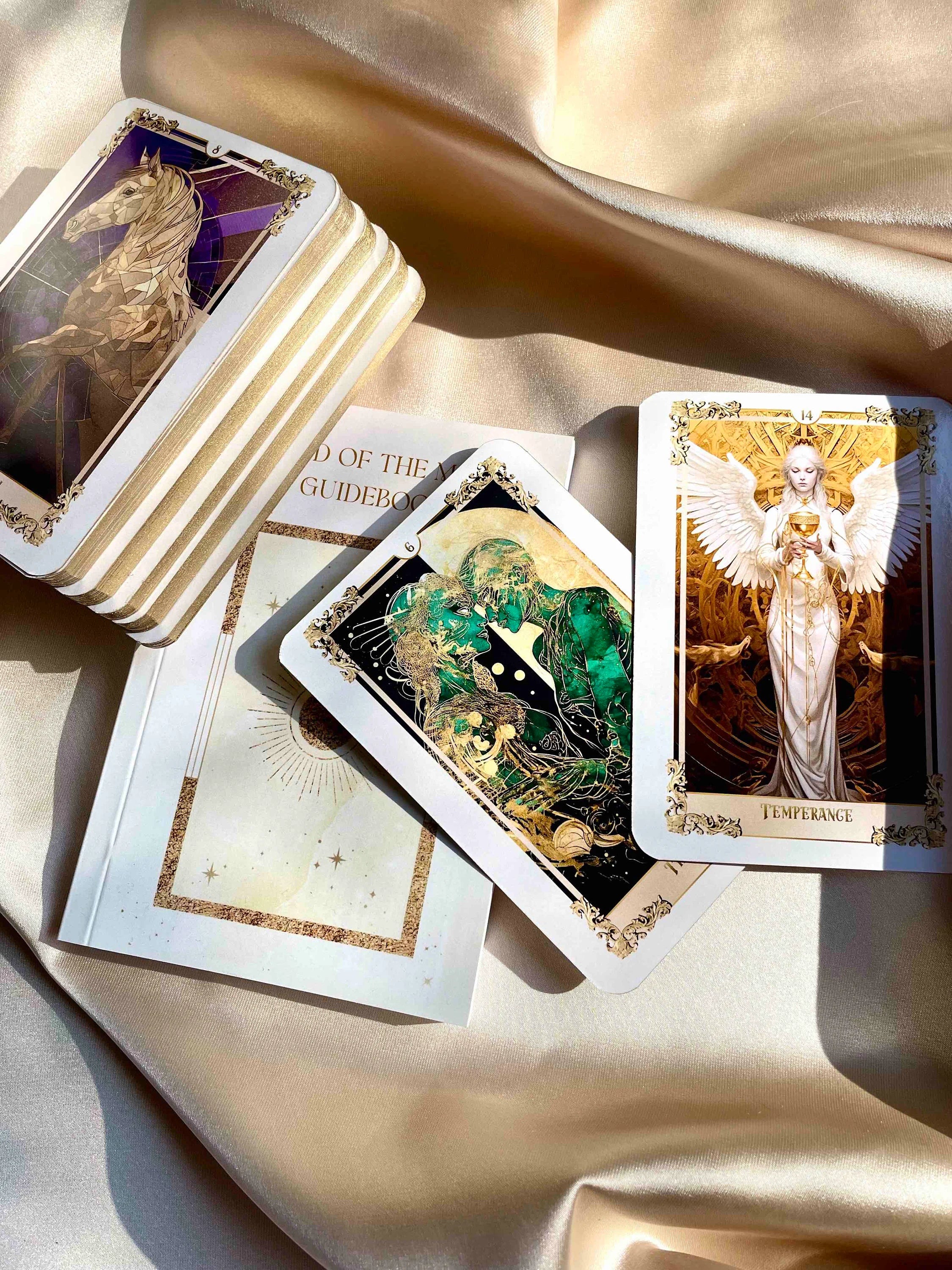 Child of the Moon Tarot Deck: 78 Gold & White Cards with Guidebook